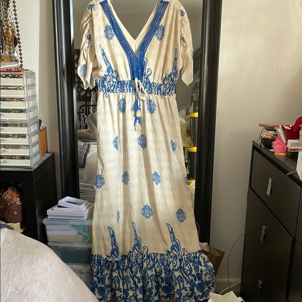 NWT Everly Cream and Blue Patterned Maxi Dress